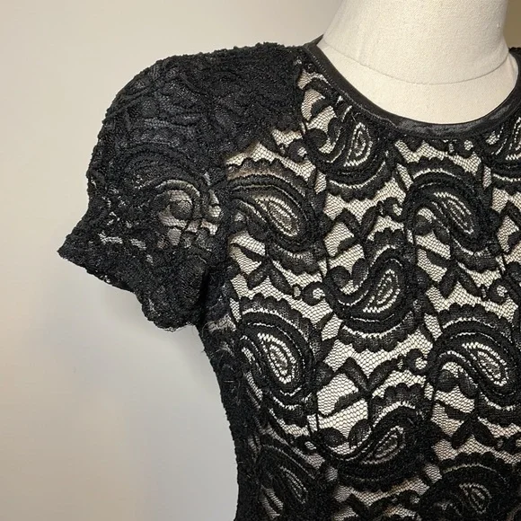 🖤CUE Sz8 vintage black stretch lace top with shoulder pads - Picture 2 of 8
